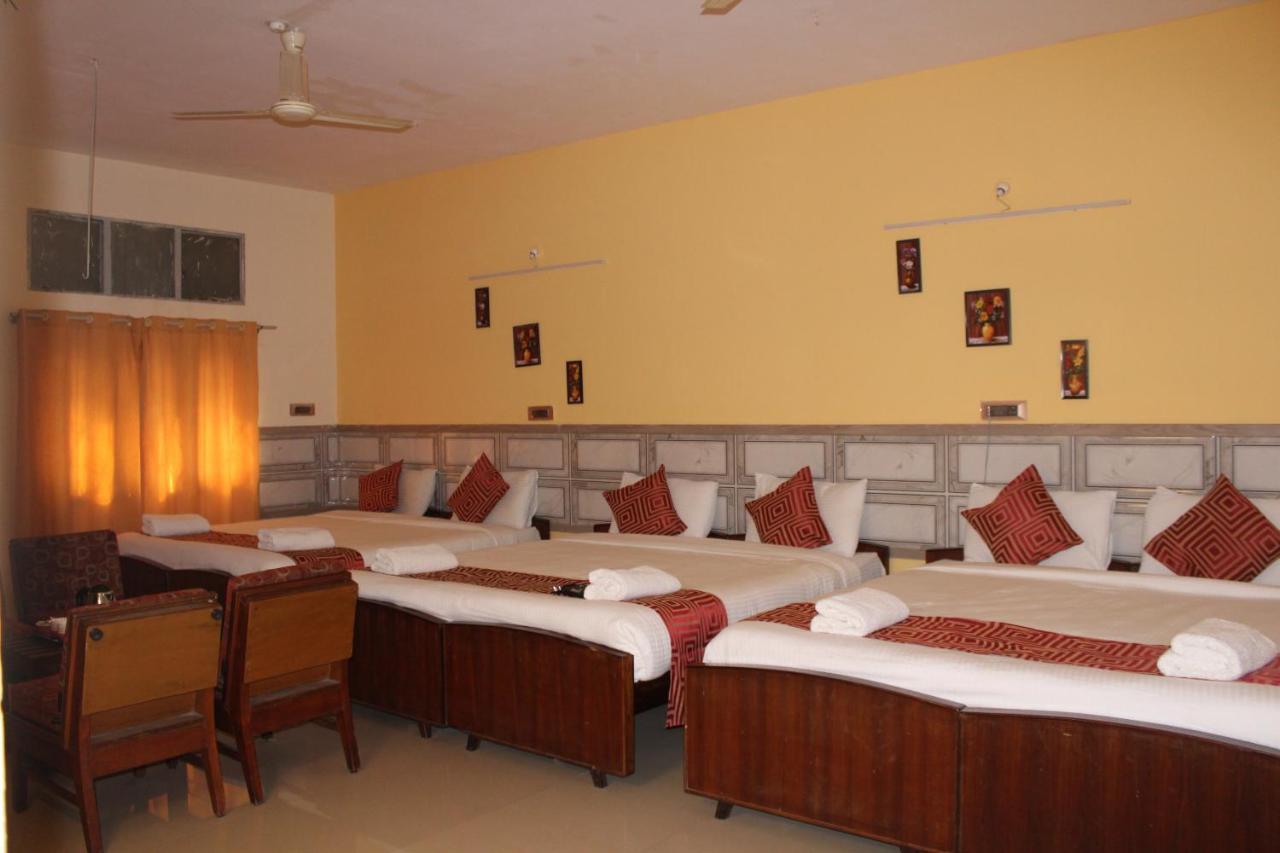 Kaveri Hotel Bed & Breakfast Мисор Екстериор снимка